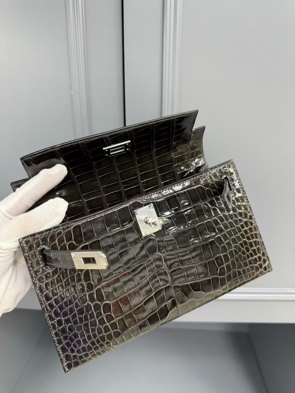 Hermes Kelly Mini 22 in Brown American Alligator Silver Buckle Bag