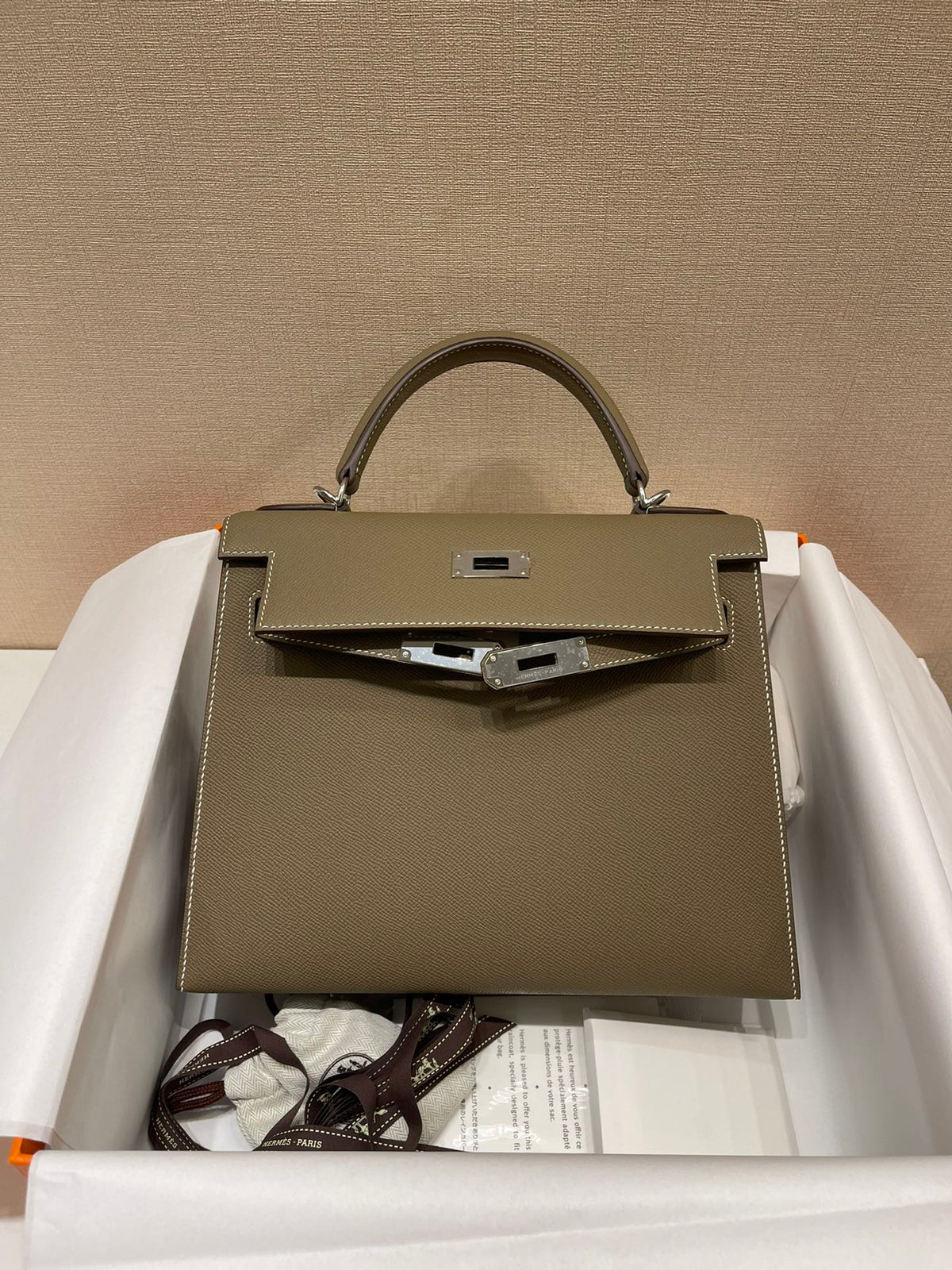 Hermes Kelly 28cm Etoupe Epsom Leather Silver Hardware Bag