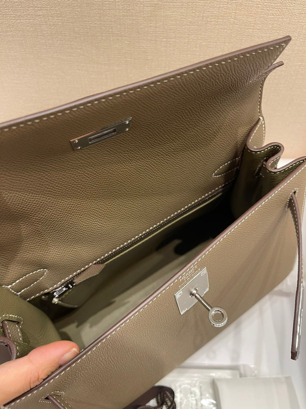 Hermes Kelly 28cm Etoupe Epsom Leather Silver Hardware Bag