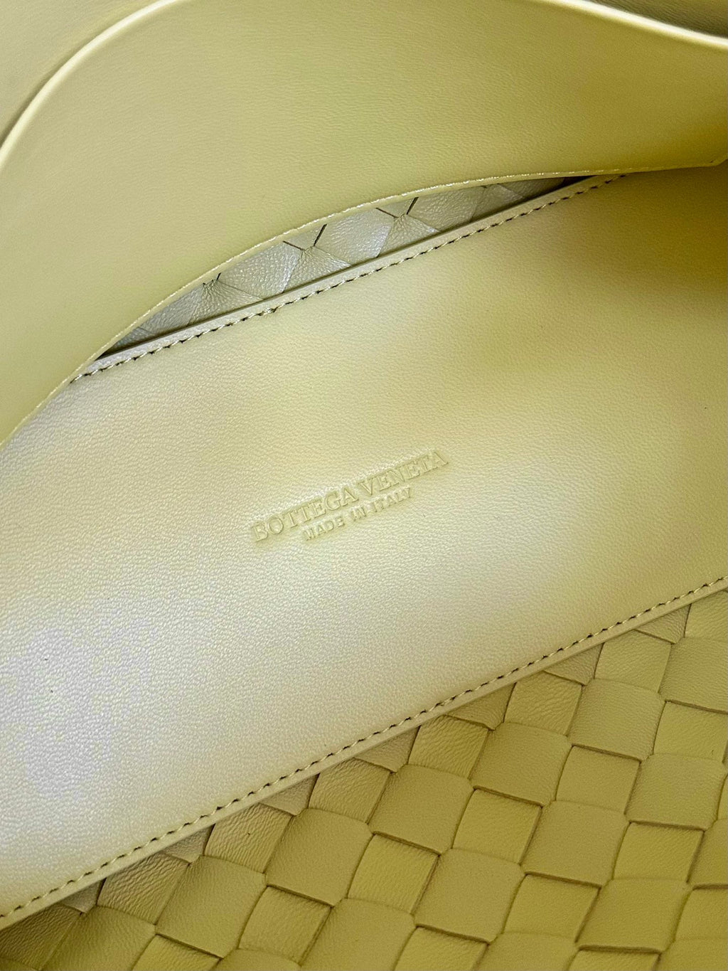 Bottega Veneta Small Andiamo 25cm Light Yellow Lambskin Bag