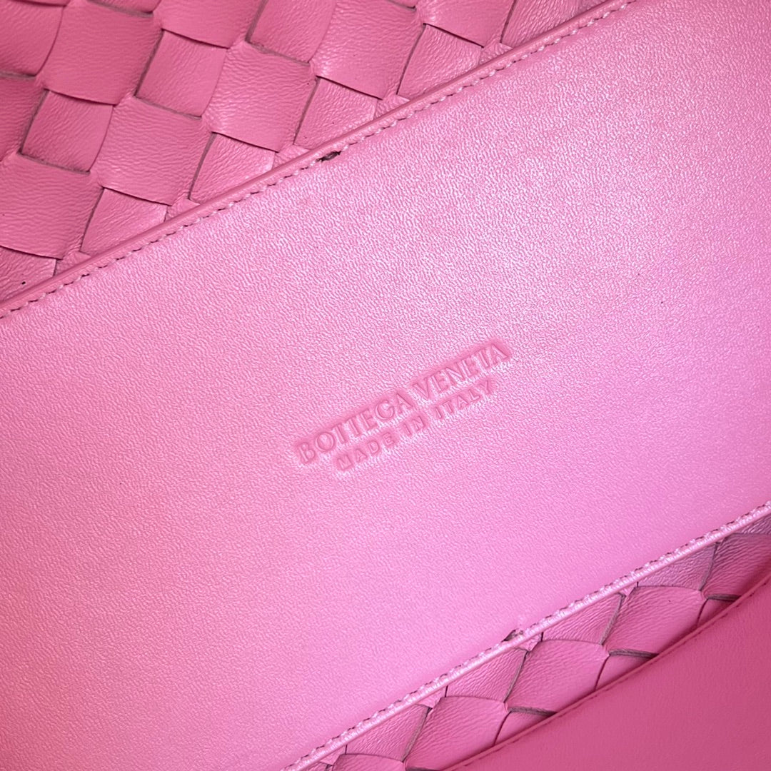 Bottega Veneta Medium Andiamo 32cm Pink Lambskin Bag