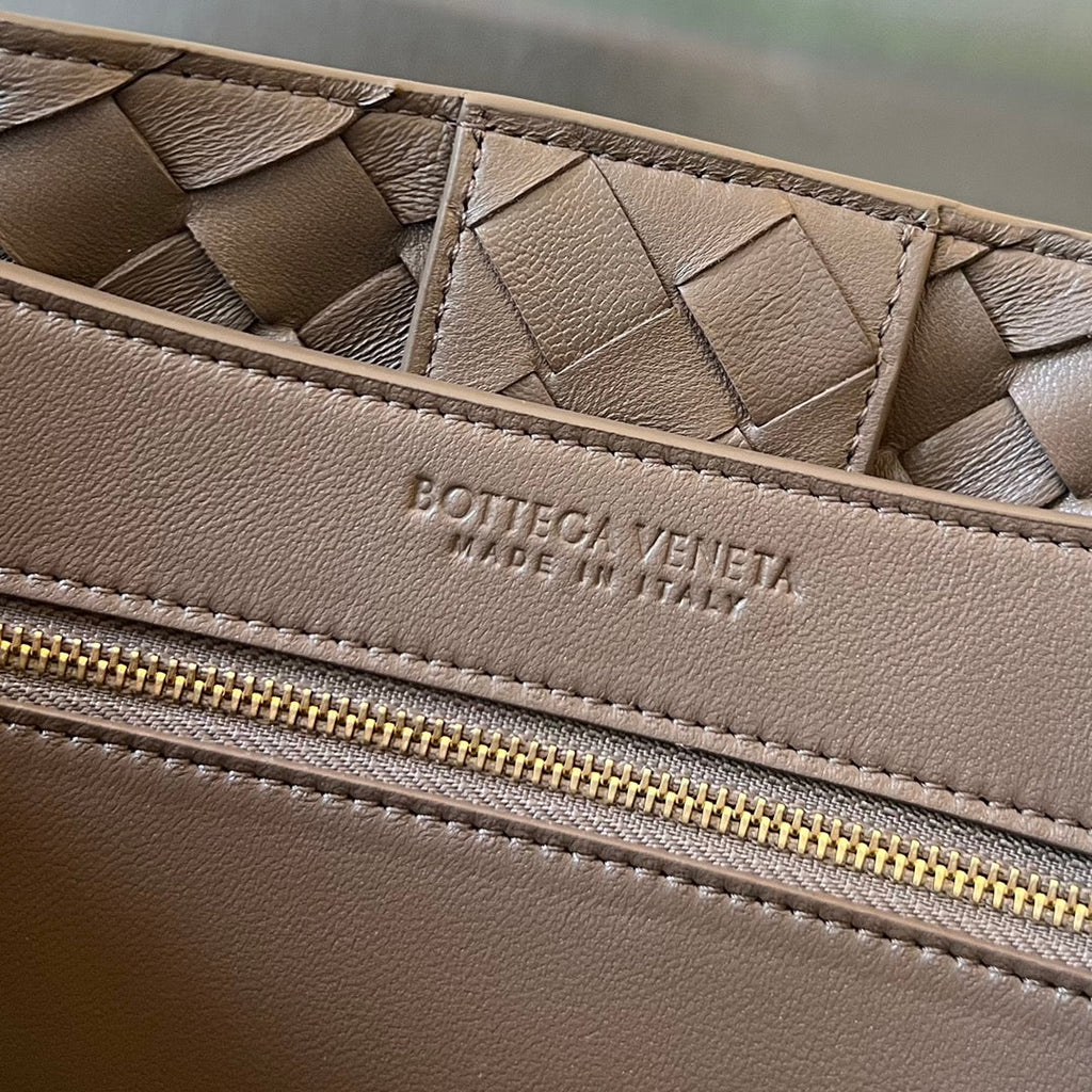 Bottega Veneta Medium Andiamo 32cm Chocolate Lambskin Bag