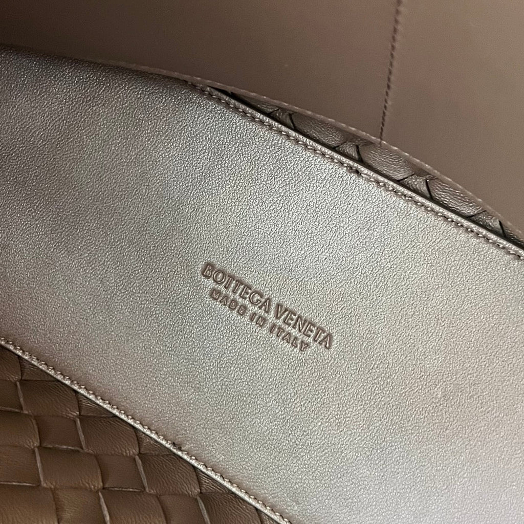 Bottega Veneta Medium Andiamo 32cm Chocolate Lambskin Bag