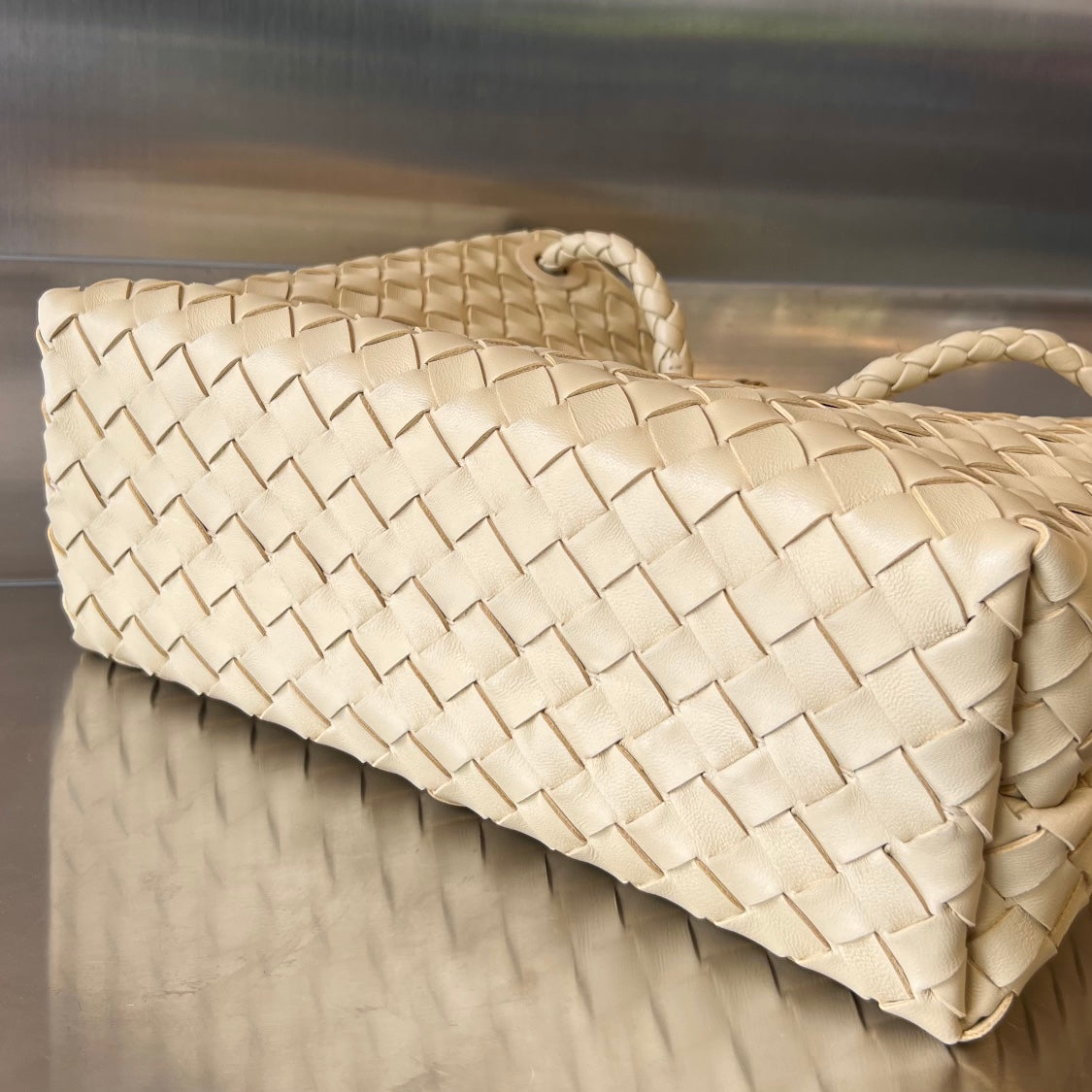 Bottega Veneta Medium Andiamo 32cm Beige Lambskin Bag