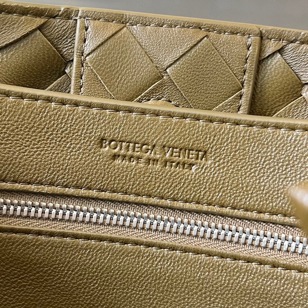Bottega Veneta Small Andiamo 25cm Dark Olive Lambskin Bag