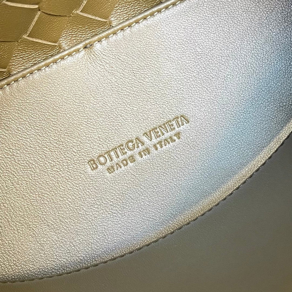 Bottega Veneta Small Andiamo 25cm Dark Olive Lambskin Bag