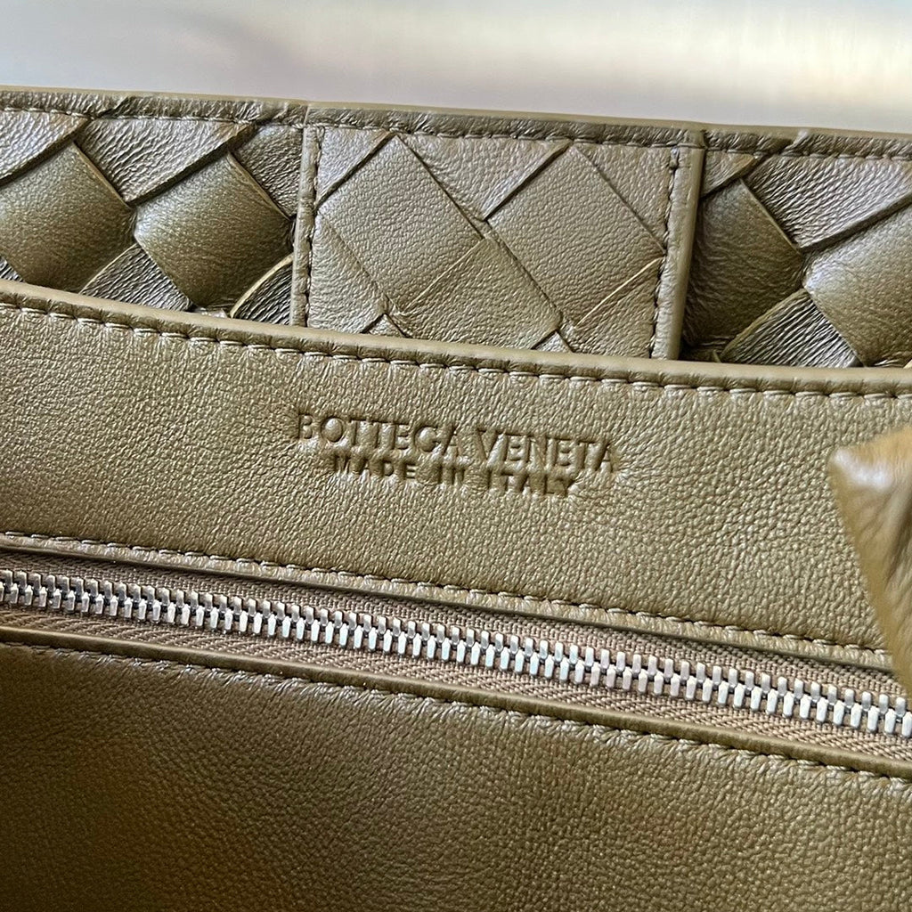 Bottega Veneta Medium Andiamo 32cm Olive Lambskin Bag