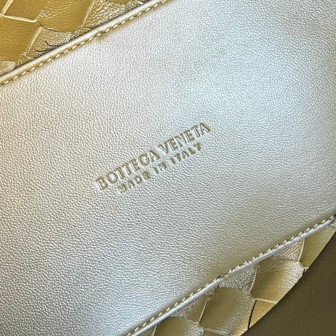 Bottega Veneta Medium Andiamo 32cm Olive Lambskin Bag