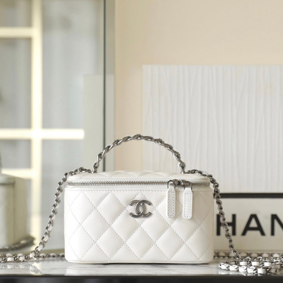 Chanel Vanity Case 17 White Lambskin Silver Hardware