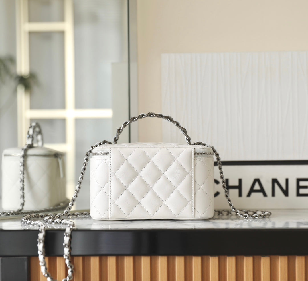 Chanel Vanity Case 17 White Lambskin Silver Hardware