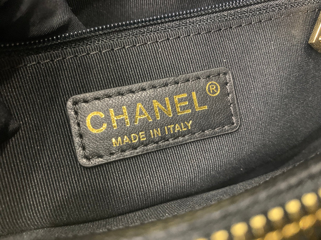 Chanel 25S Medallion Tote 33 cm in Black Caviar with Gold Hardware