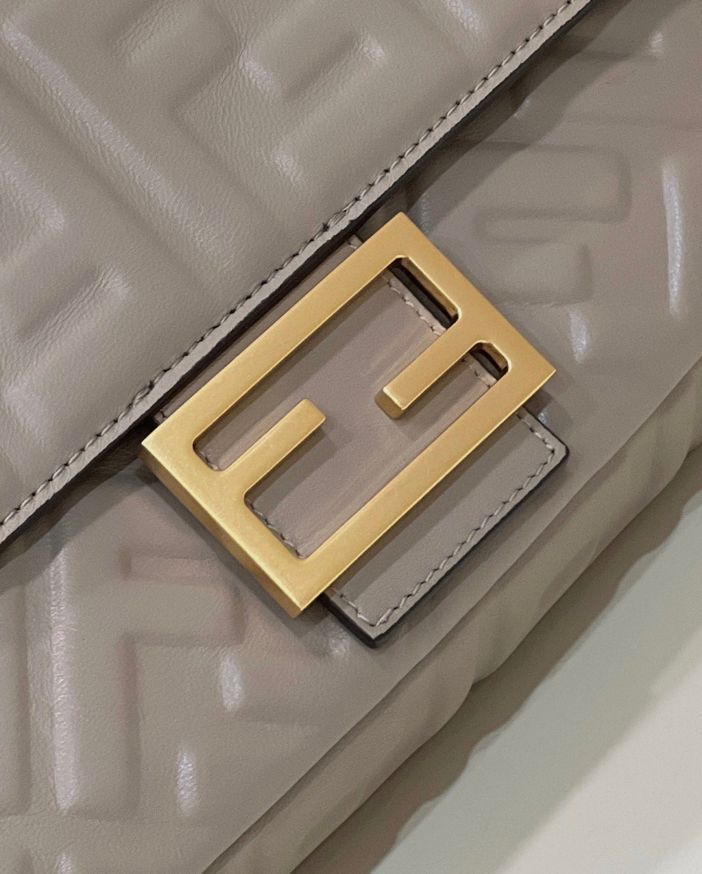 Baguette with Ff Motif 27 in Pine Cone Soft Lambskin Gold Hardware