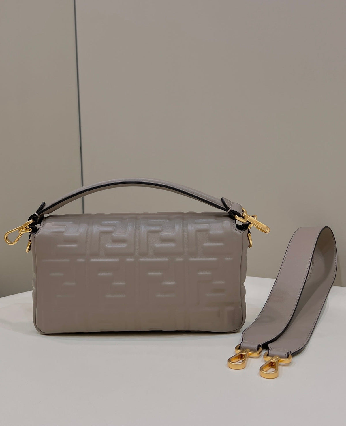 Baguette with Ff Motif 27 in Pine Cone Soft Lambskin Gold Hardware