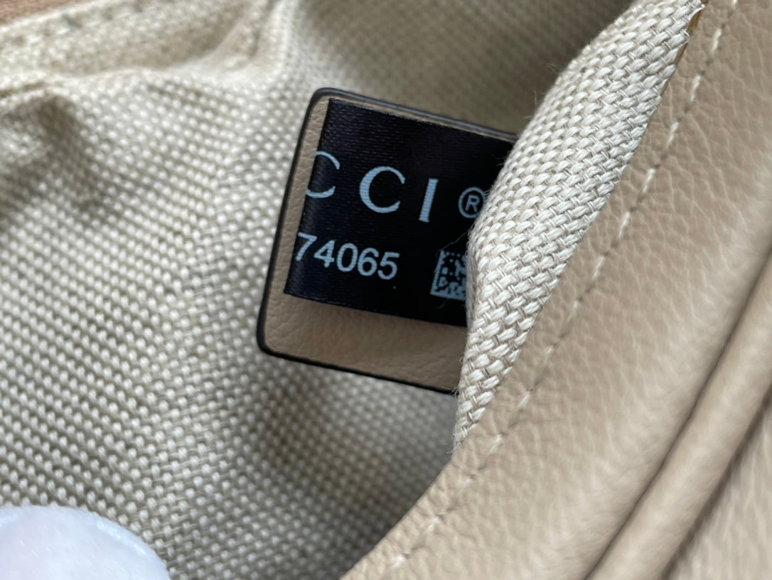 Gucci Attache 23 Small Shoulder Bag Beige Calfskin