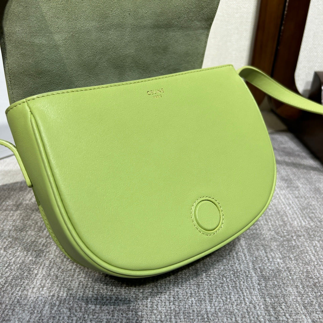 Celine Folco Cuir Triomphe 18 in Inchworm Green Calfskin Bag