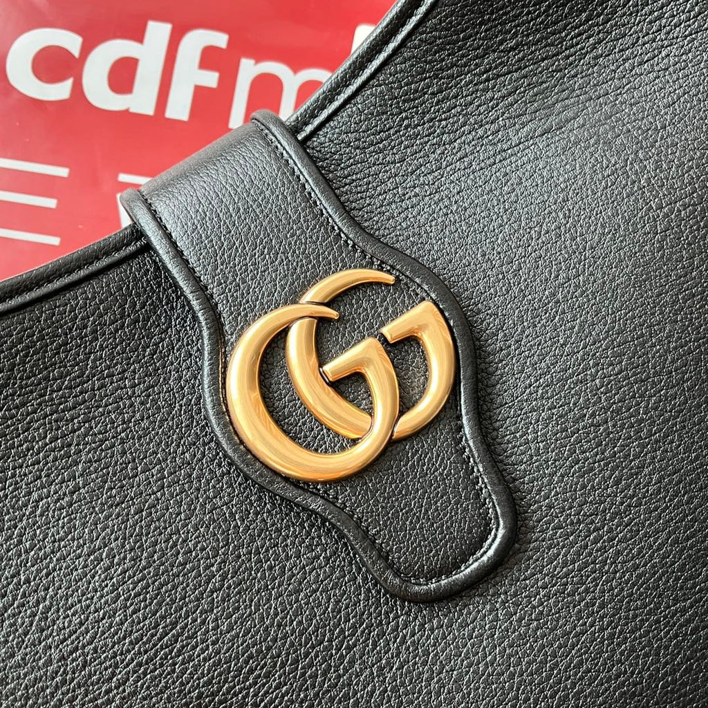 Gucci Horsebit Shoulder Bag 39 in Black Calfskin Gold Hardware