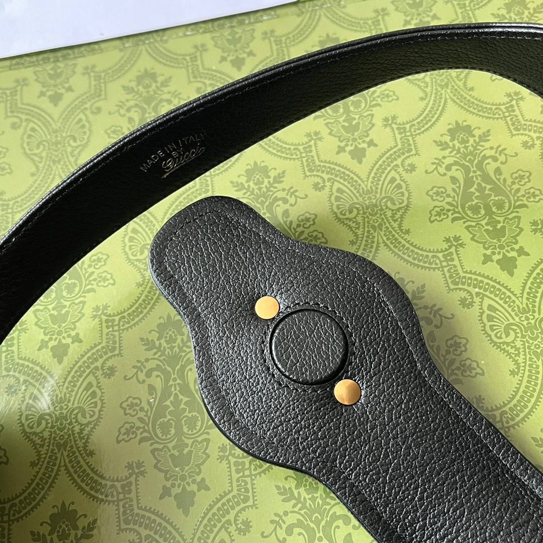 Gucci Horsebit Shoulder Bag 39 in Black Calfskin Gold Hardware