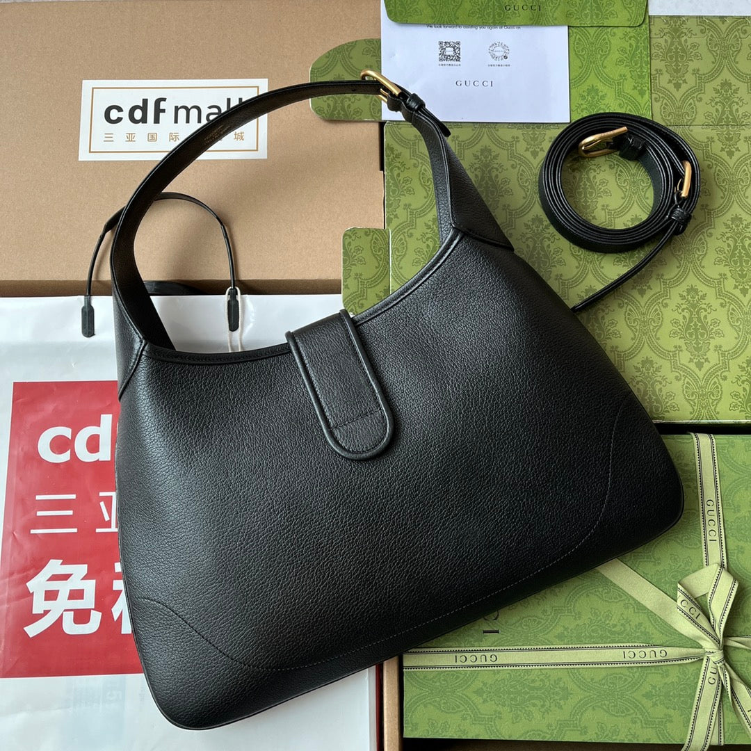 Gucci Horsebit Shoulder Bag 39 in Black Calfskin Gold Hardware