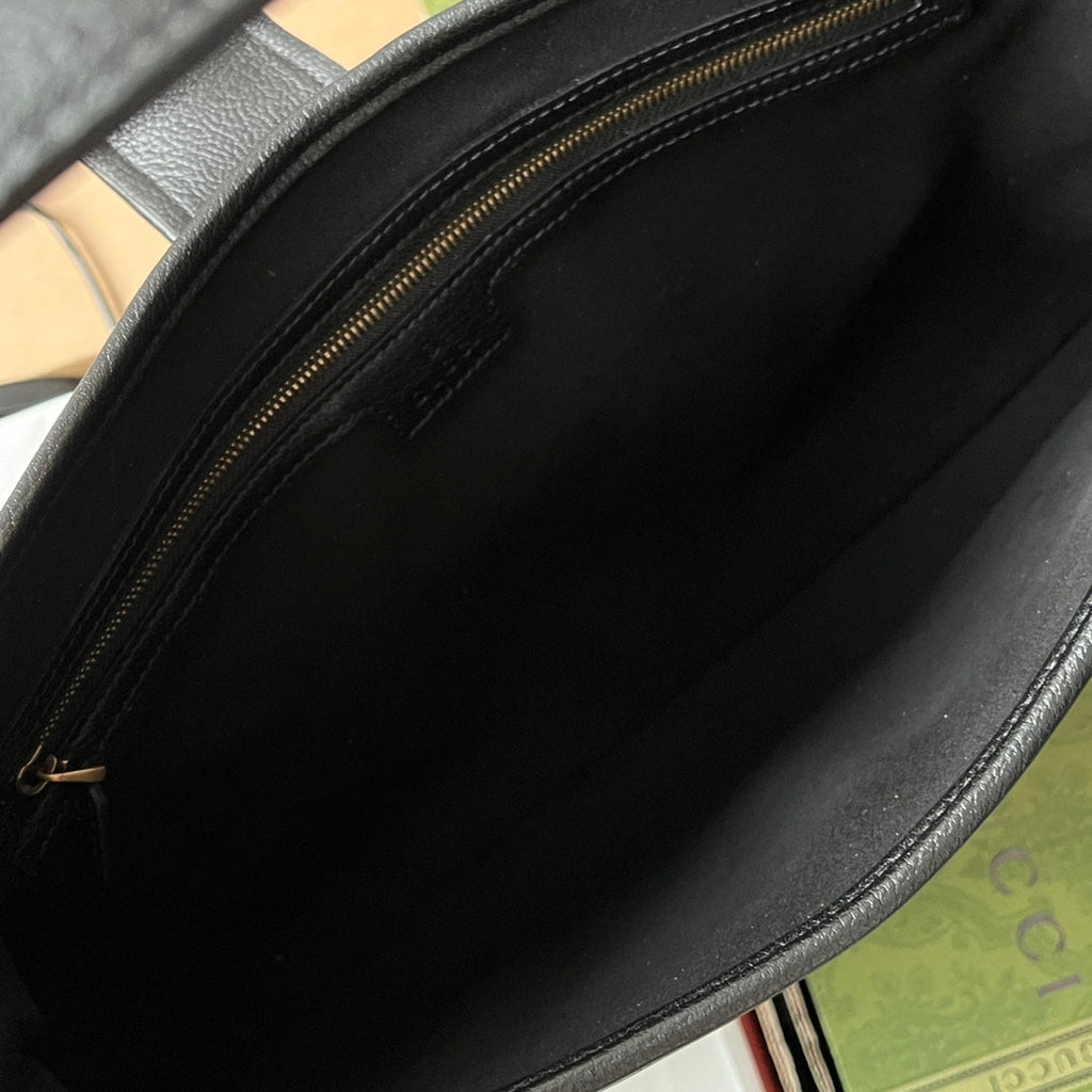 Gucci Horsebit Shoulder Bag 39 in Black Calfskin Gold Hardware