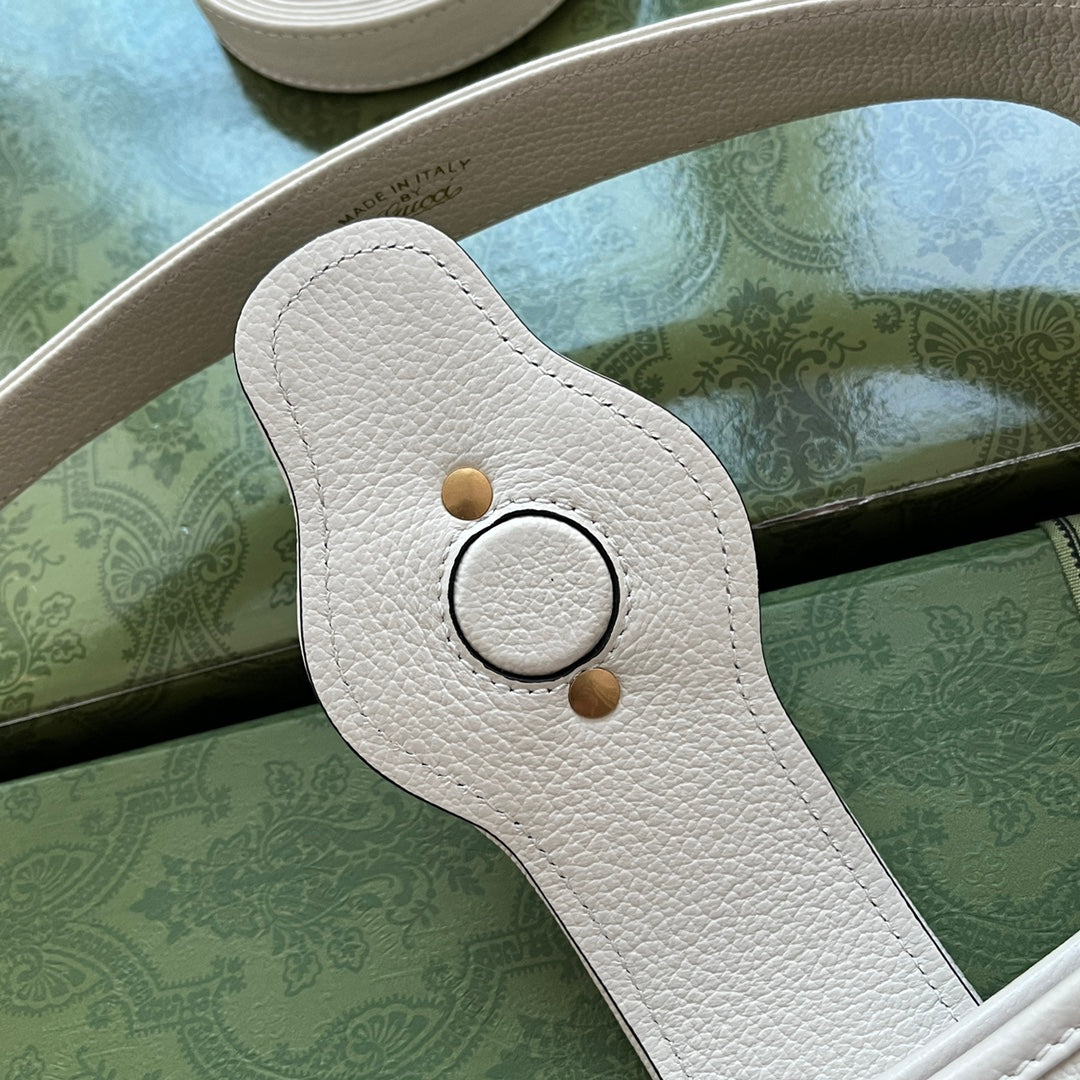 Gucci Horsebit Shoulder Bag 39 in White Calfskin Gold Hardware
