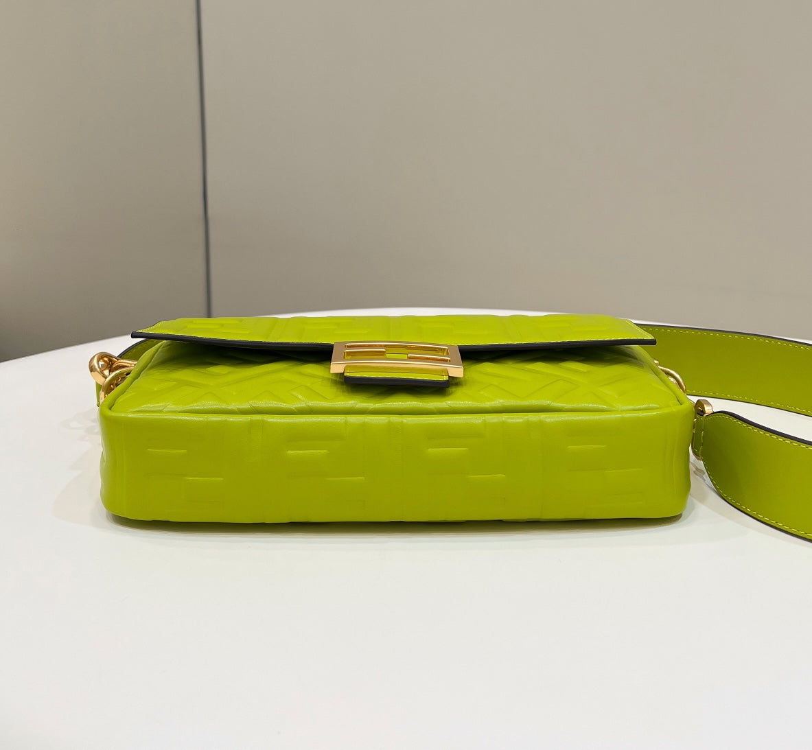 Baguette with Ff Motif 27 in Limerick Soft Lambskin Gold Hardware