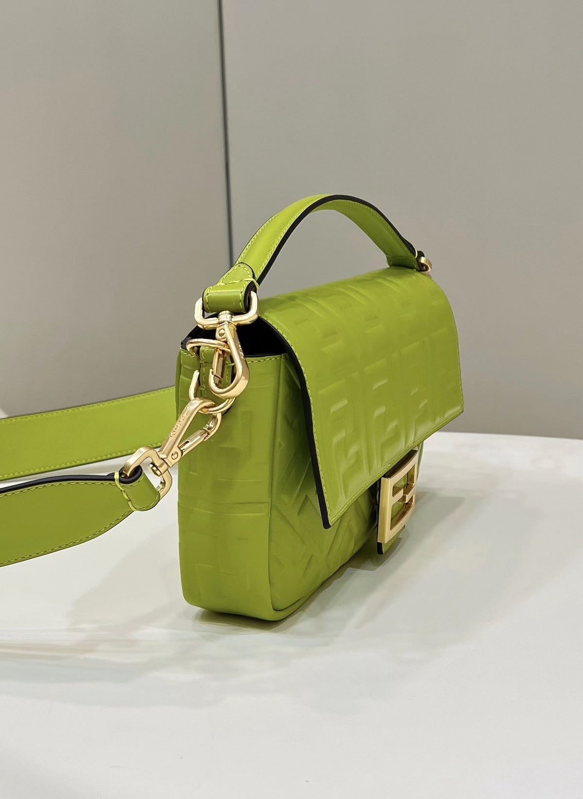 Baguette with Ff Motif 27 in Limerick Soft Lambskin Gold Hardware