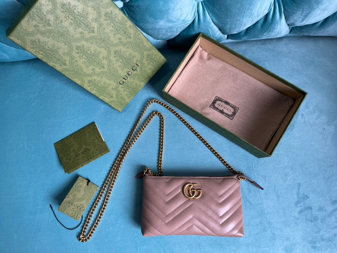 Gucci Marmont Mini 22 Handbag in Light Purple Calfskin