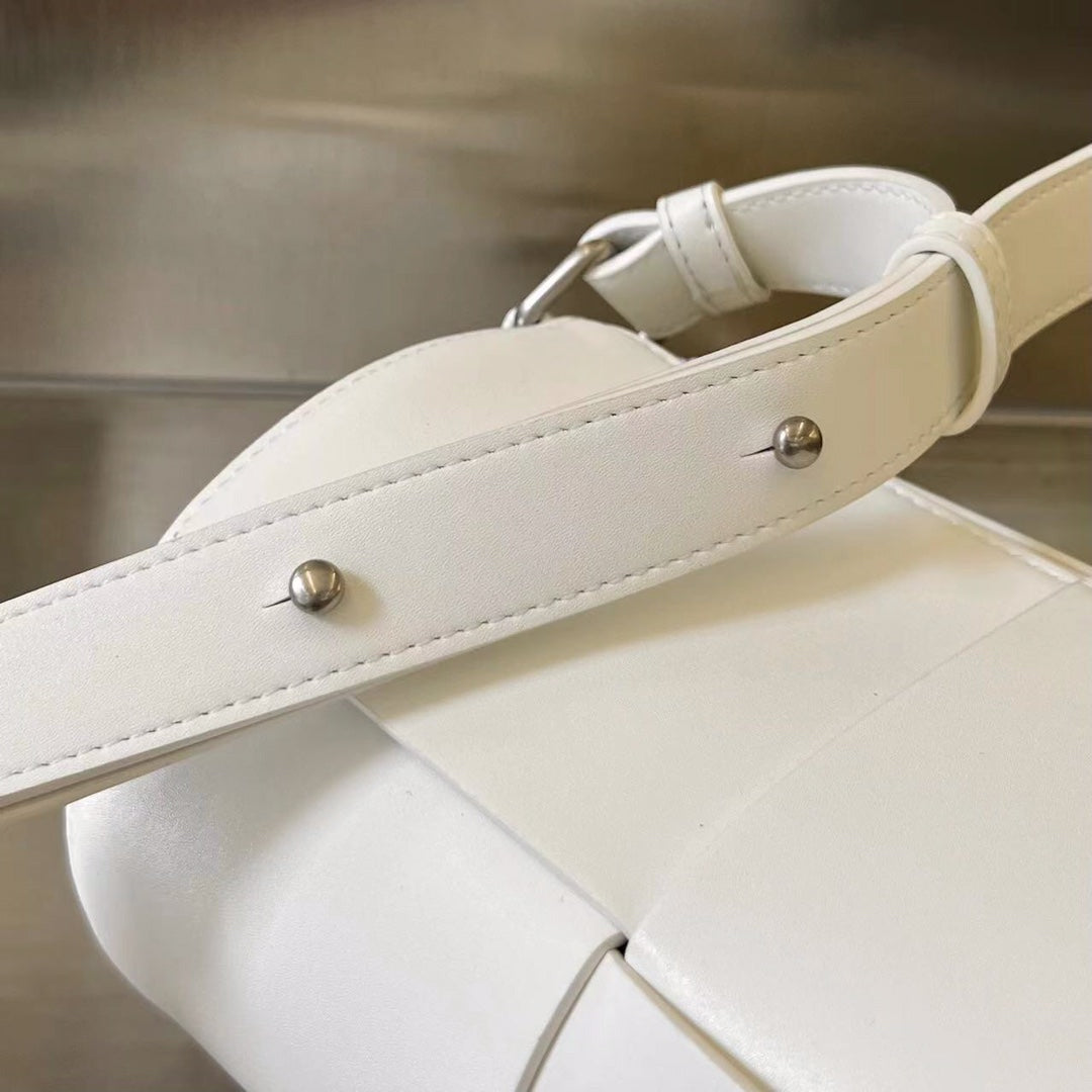 Bottega Veneta Cylinder Cassette 30 in White Calfskin Bag