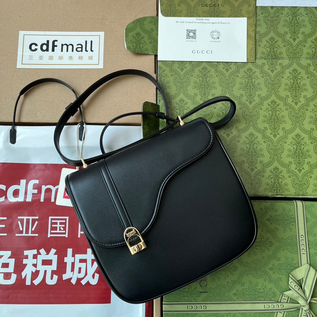 Gucci Equestrian Style Shoulder Bag 21 in Black Calfskin Gold Hardware