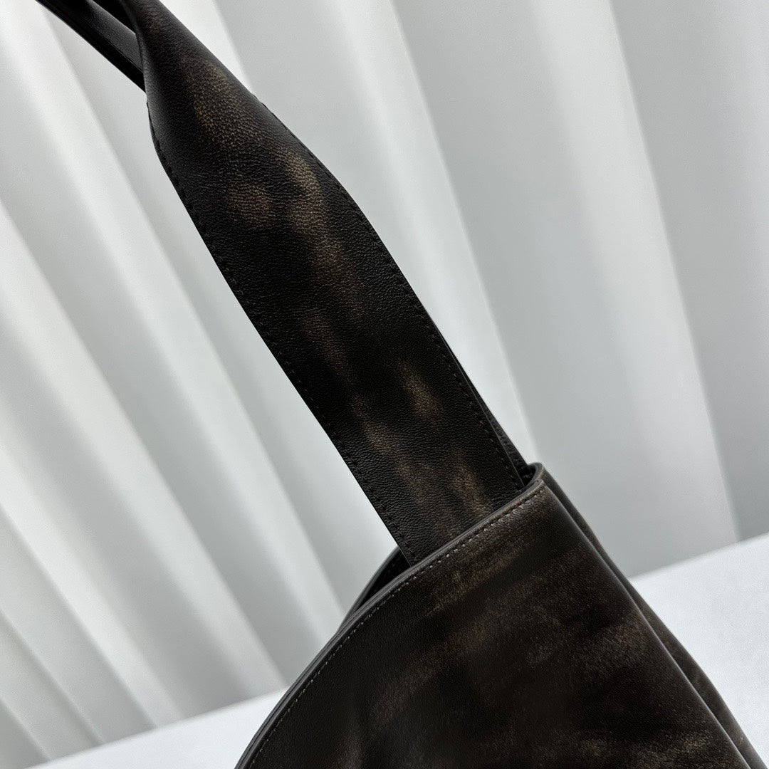 Hobo Bag 39 in Black Ombre Calfskin