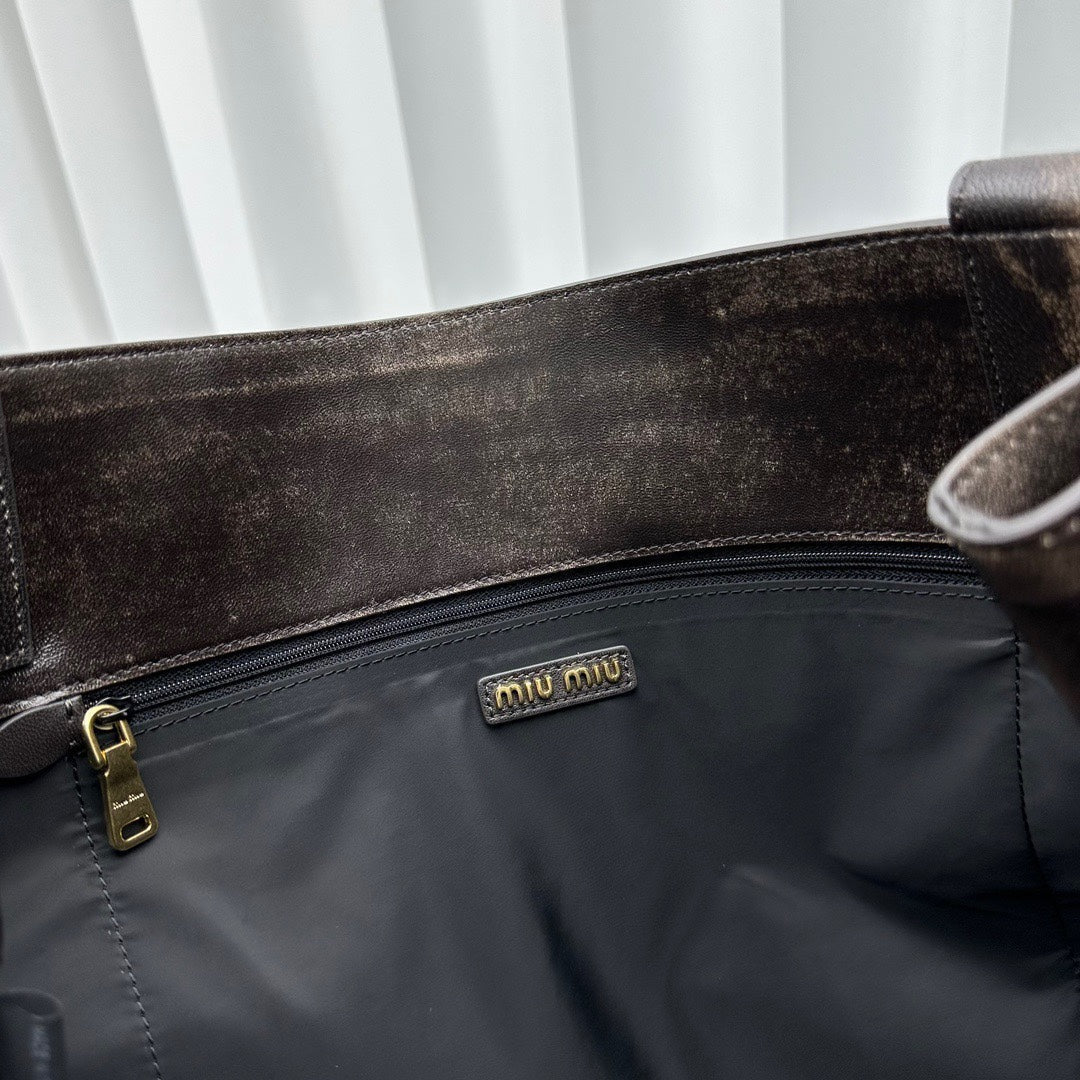 Hobo Bag 39 in Black Ombre Calfskin