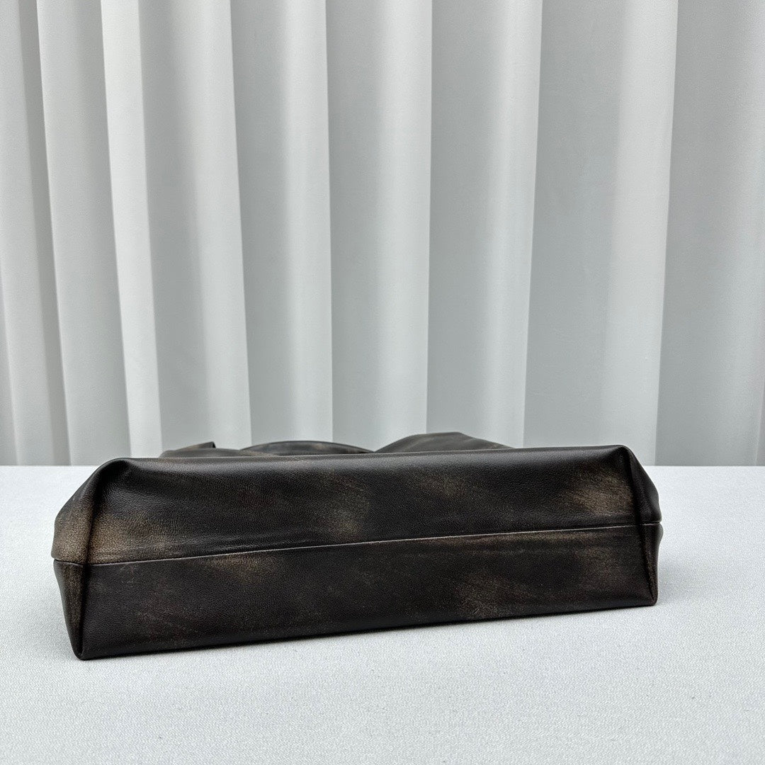 Hobo Bag 39 in Black Ombre Calfskin
