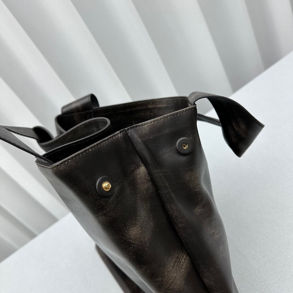 Hobo Bag 39 in Black Ombre Calfskin