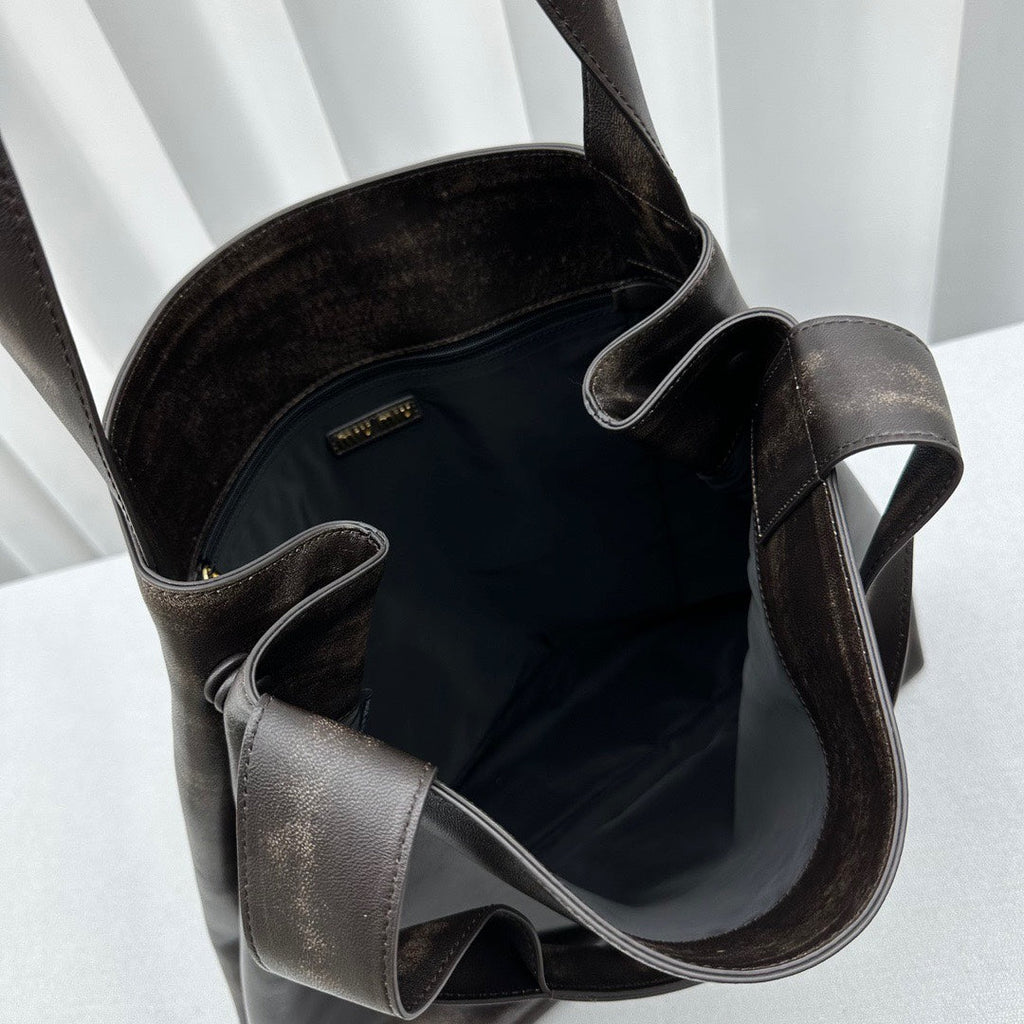 Hobo Bag 39 in Black Ombre Calfskin