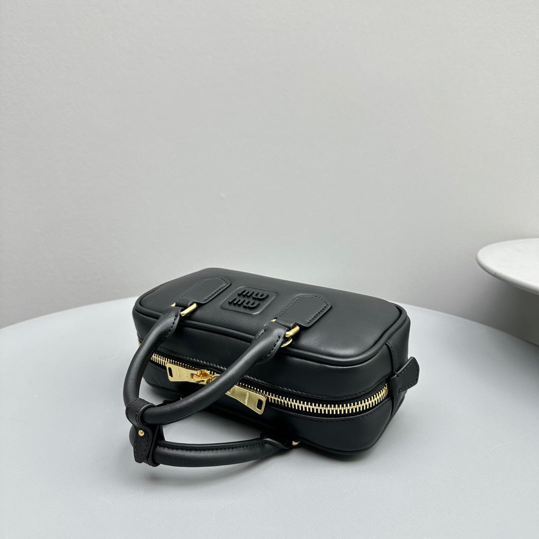 Arcadie Small 22 Bag in Black Calfskin