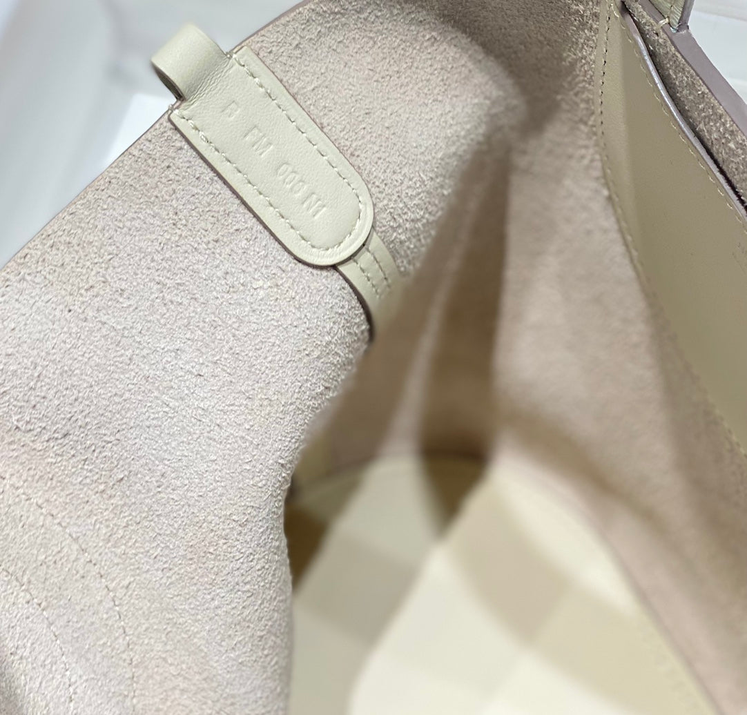 Hermes 25S in the Loop 18 in Ivory Calfskin Silver Hardware Bag