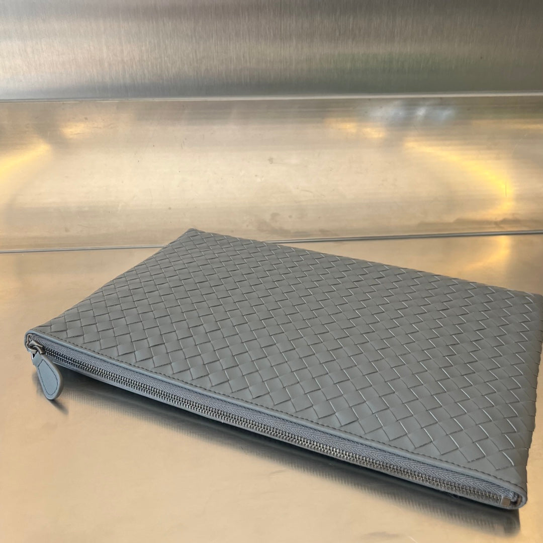 Bottega Veneta Intrecciato 30 in Grey Steel Lambskin Bag