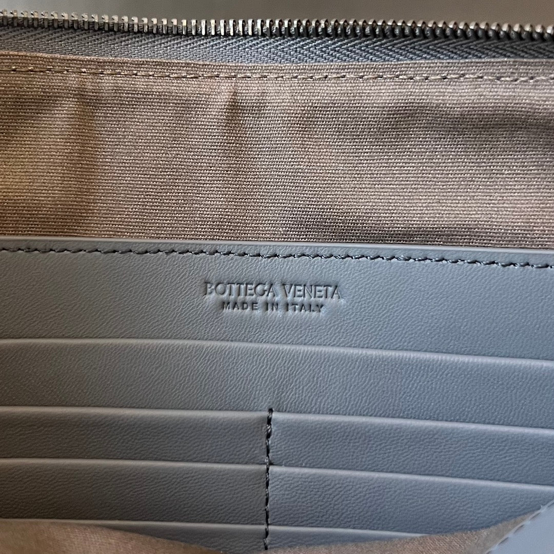 Bottega Veneta Intrecciato 30 in Grey Steel Lambskin Bag