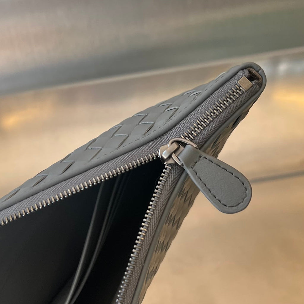 Bottega Veneta Intrecciato 30 in Grey Steel Lambskin Bag