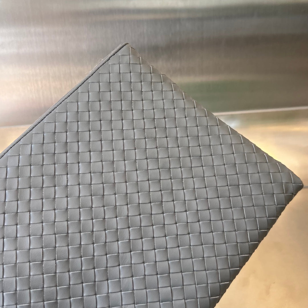 Bottega Veneta Intrecciato 30 in Grey Steel Lambskin Bag