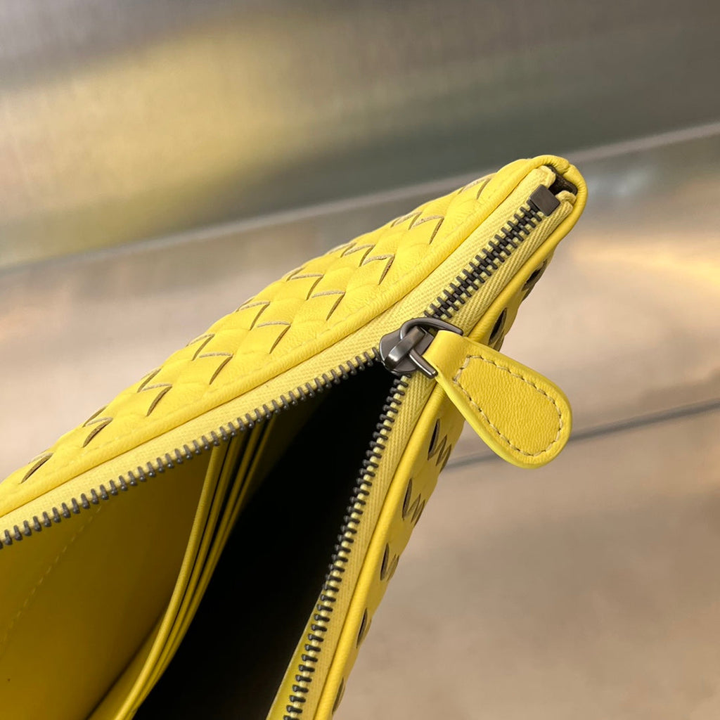 Bottega Veneta Intrecciato 30 in Light Yellow Lambskin Bag