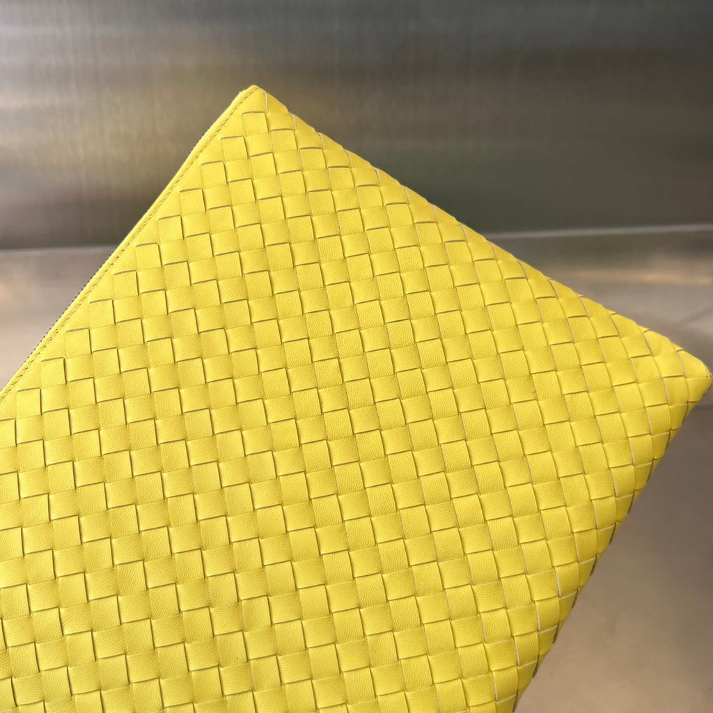 Bottega Veneta Intrecciato 30 in Light Yellow Lambskin Bag