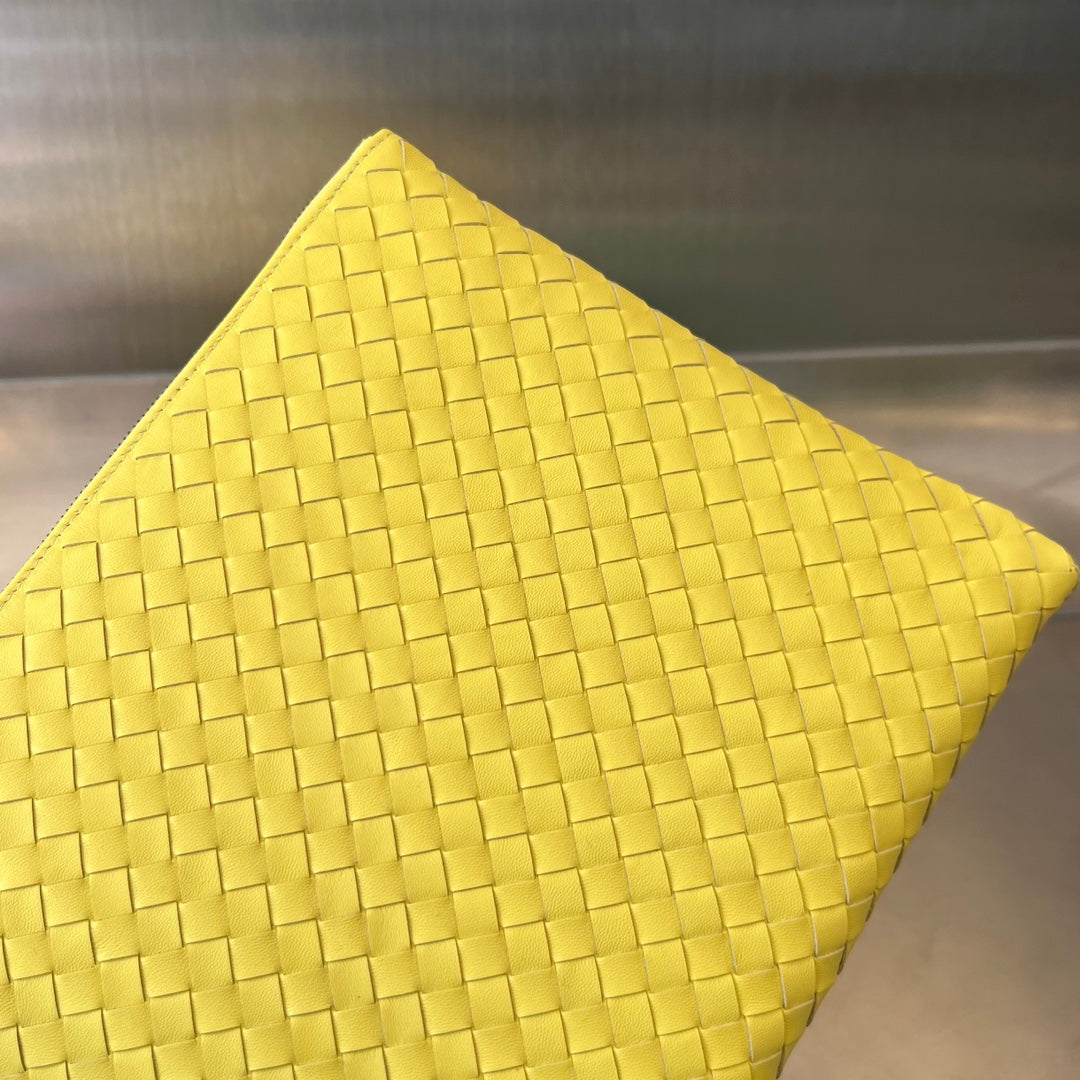 Bottega Veneta Intrecciato 30 in Light Yellow Lambskin Bag