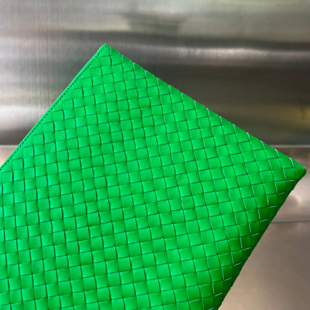Bottega Veneta Intrecciato 30 in Emerald Green Lambskin Bag
