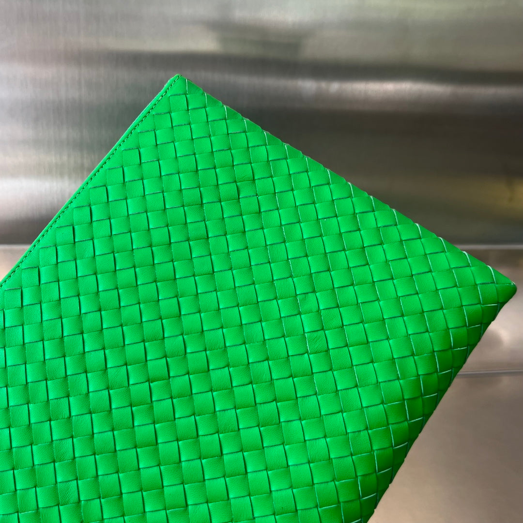 Bottega Veneta Intrecciato 30 in Emerald Green Lambskin Bag