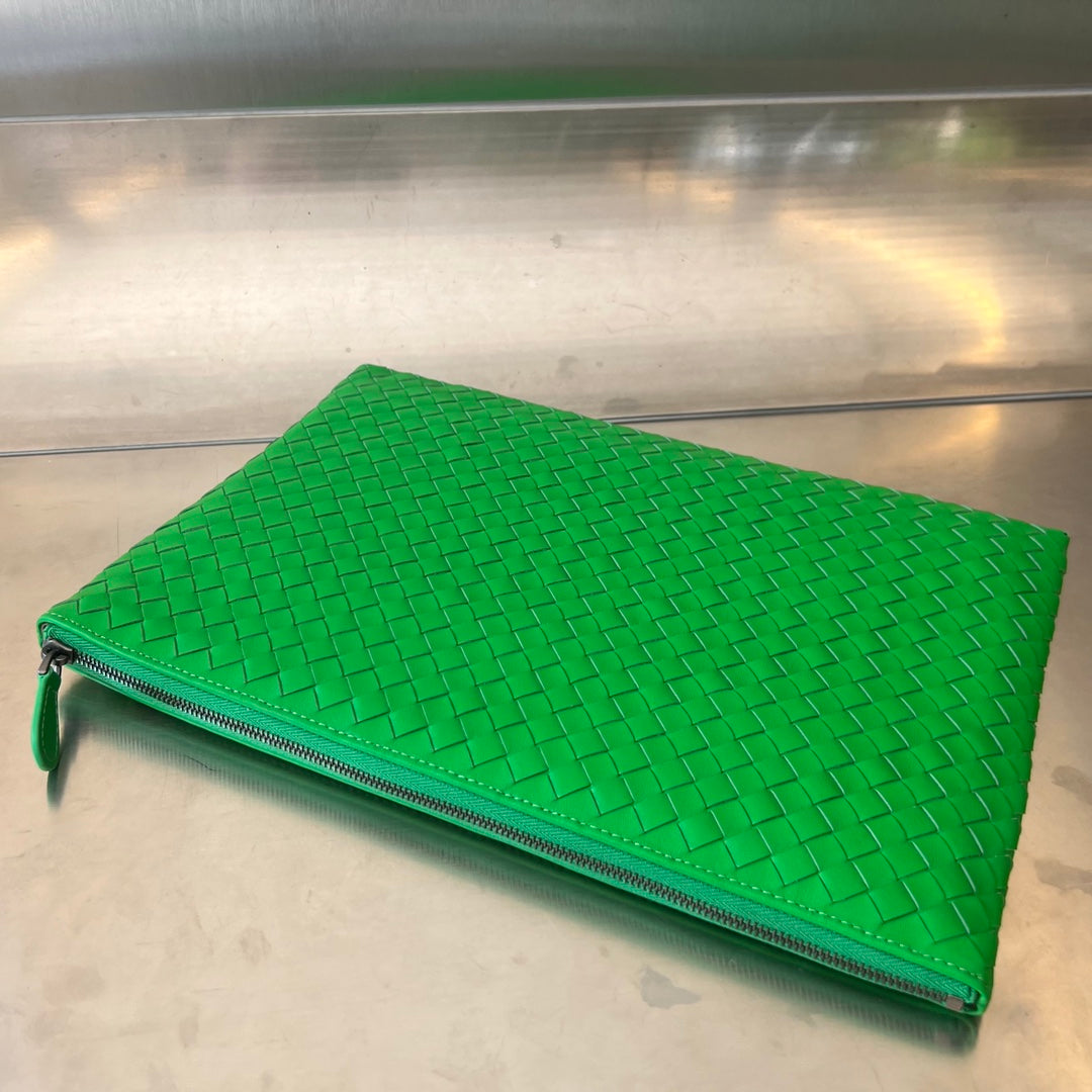 Bottega Veneta Intrecciato 30 in Emerald Green Lambskin Bag