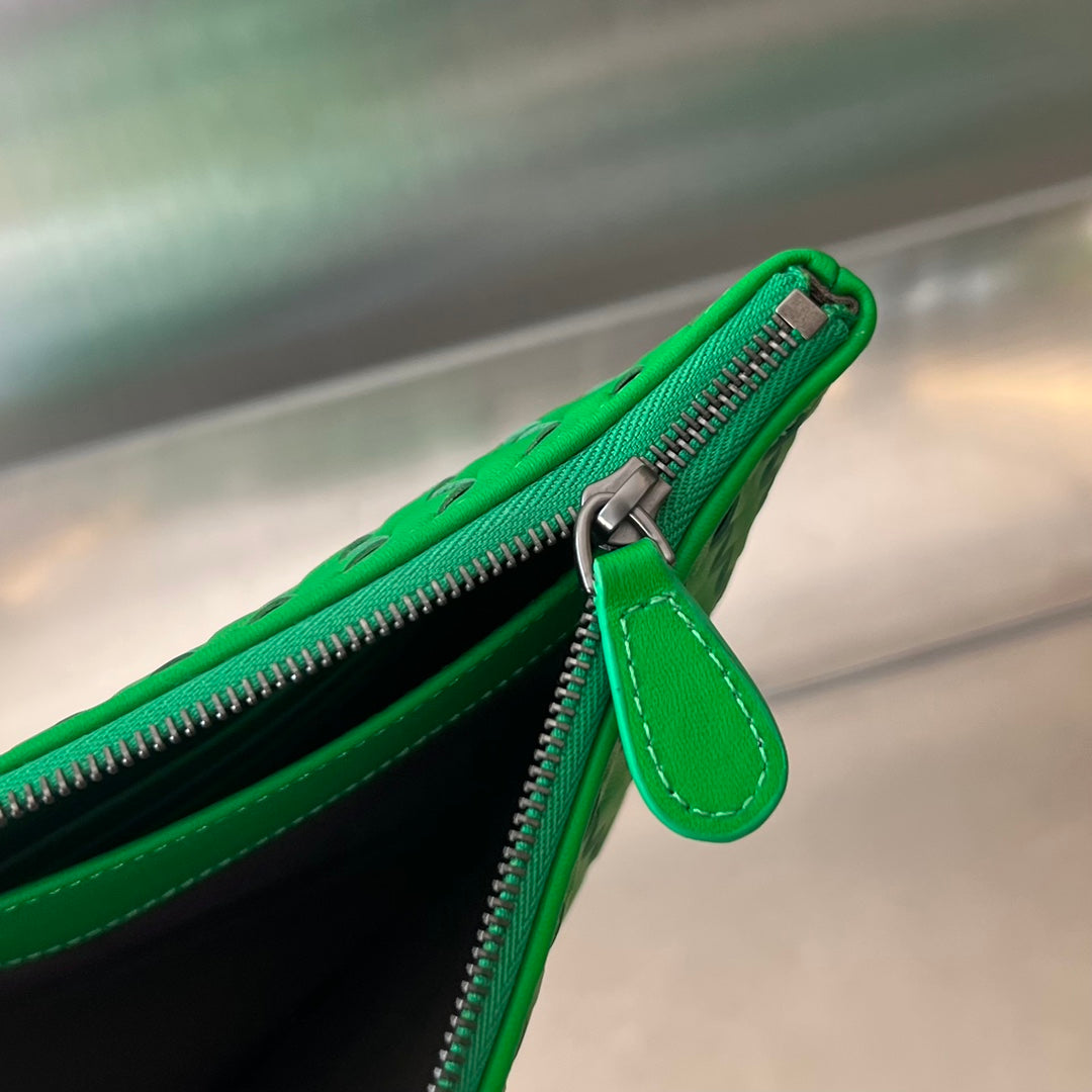 Bottega Veneta Intrecciato 30 in Emerald Green Lambskin Bag