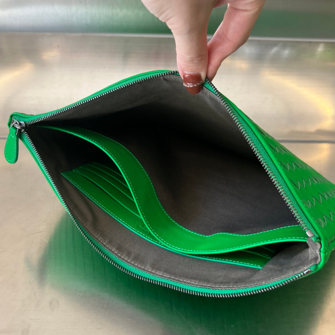 Bottega Veneta Intrecciato 30 in Emerald Green Lambskin Bag