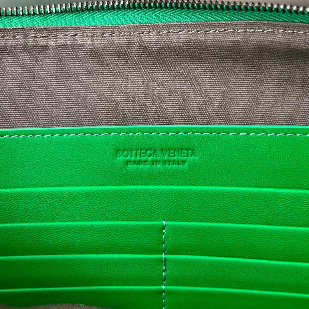 Bottega Veneta Intrecciato 30 in Emerald Green Lambskin Bag