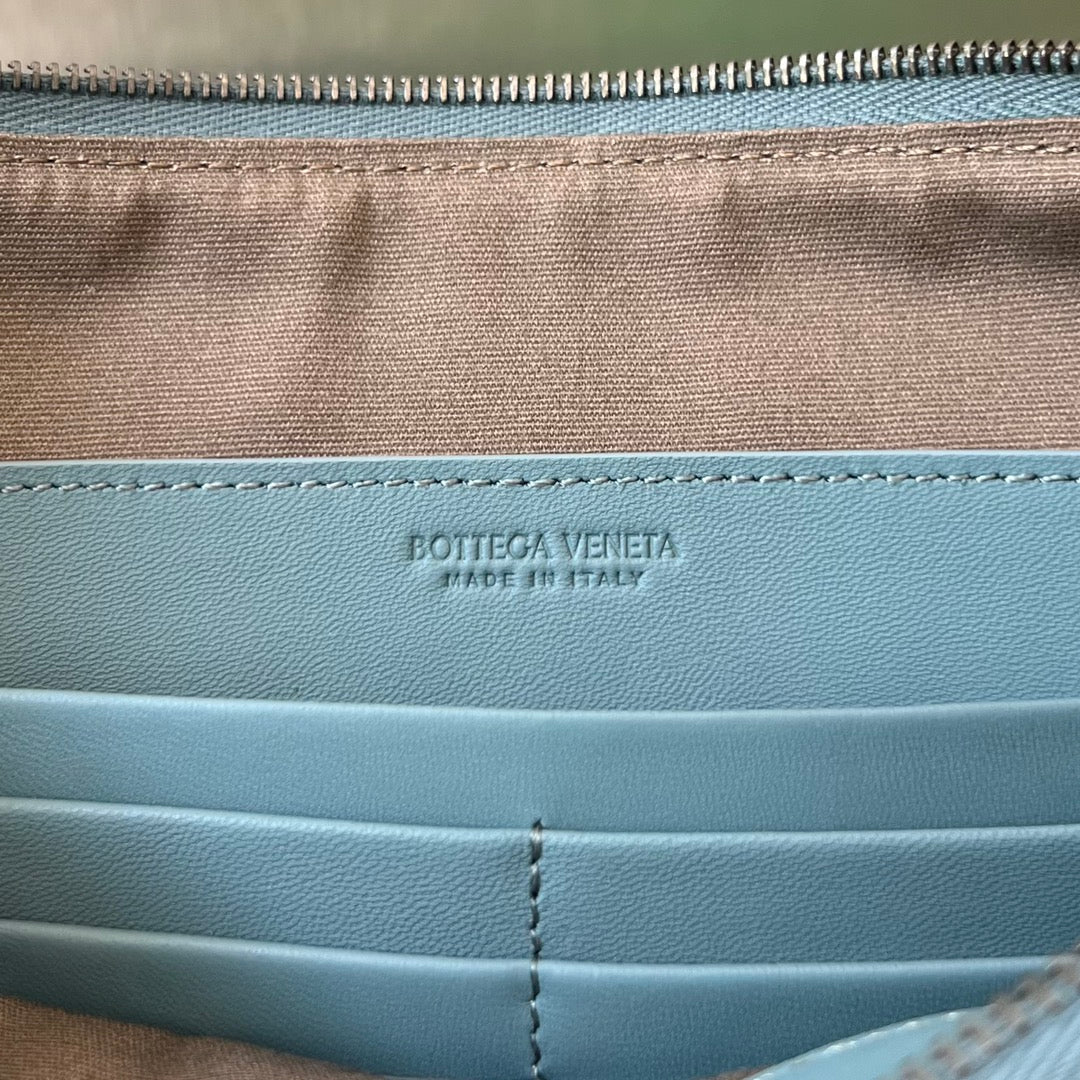 Bottega Veneta Intrecciato 30 in Sky Blue Lambskin Bag
